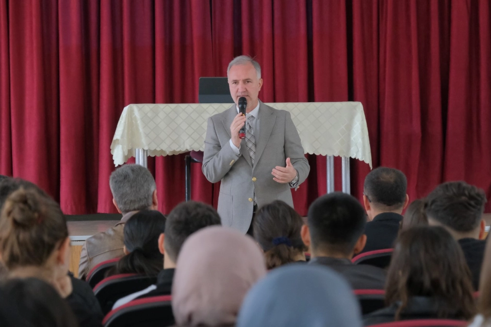 Başkan Taban, gençlerle fikir paylaştı