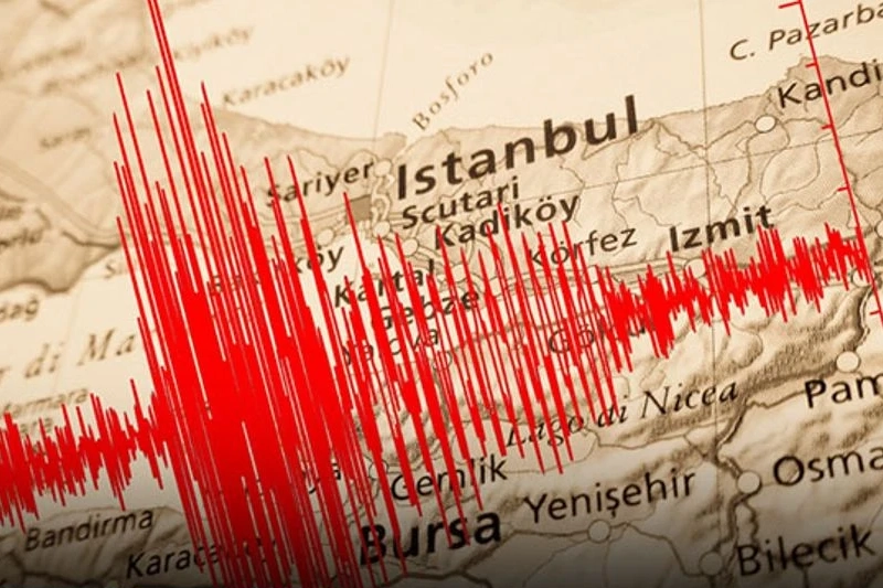Deprem sonrası İstanbul'da 4 binada ağır hasar!