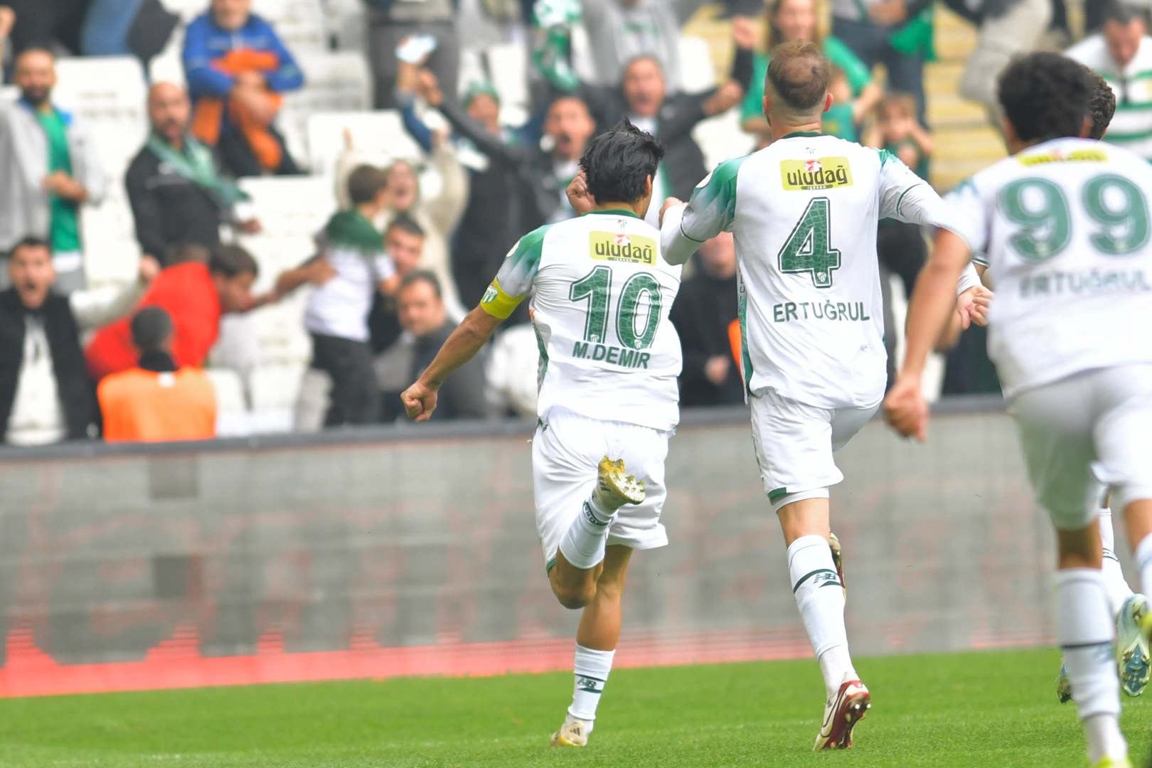 Bursaspor son dakika golüyle 2-1 kazandı
