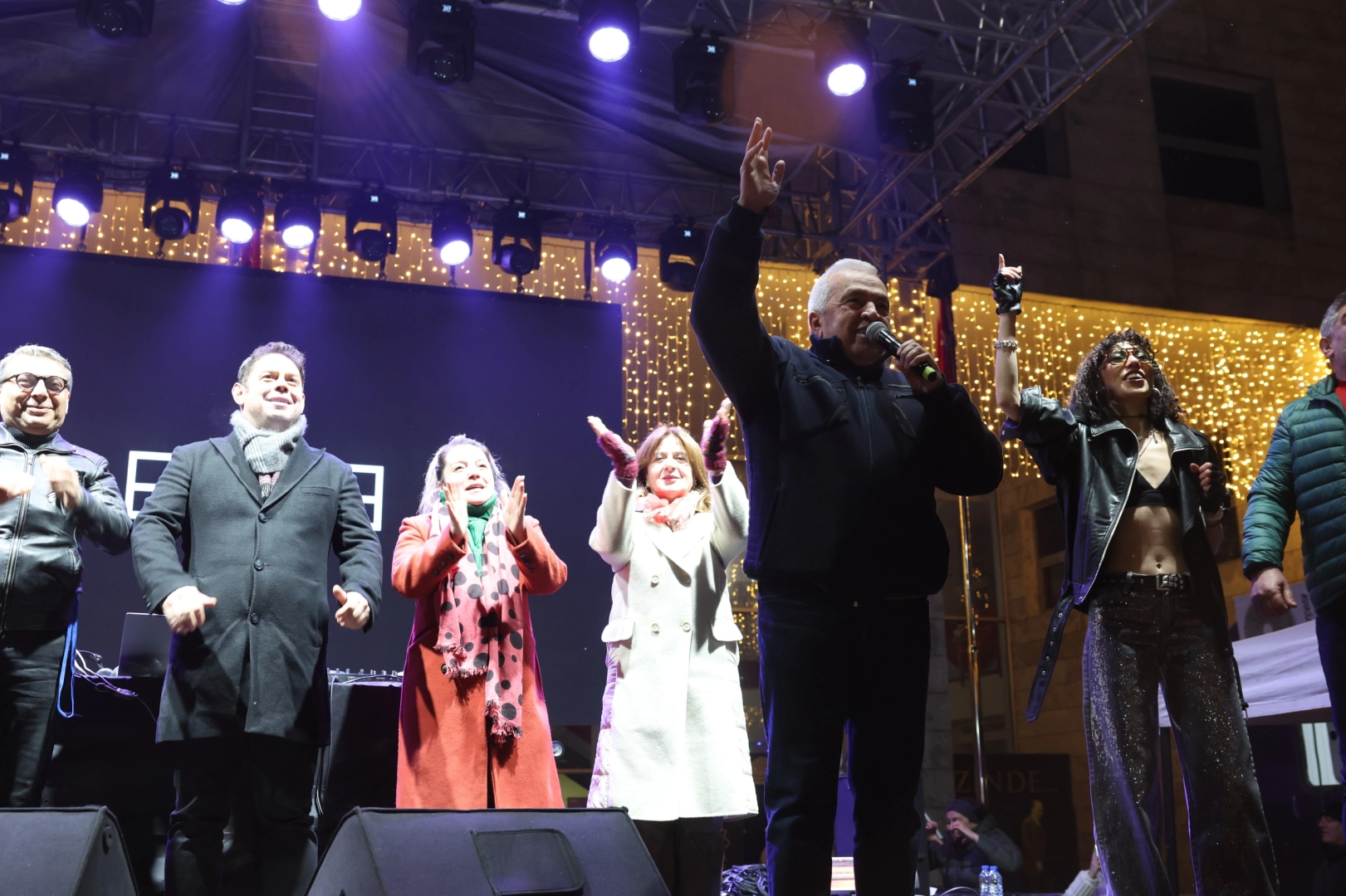 Nilüferliler 2026’yı Cumhuriyet Meydanı’nda karşıladı