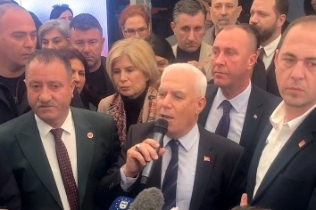 Bursa Yıldırım'da gergin anlar! Başkan Bozbey'e sözlü ve fiziki müdahale!