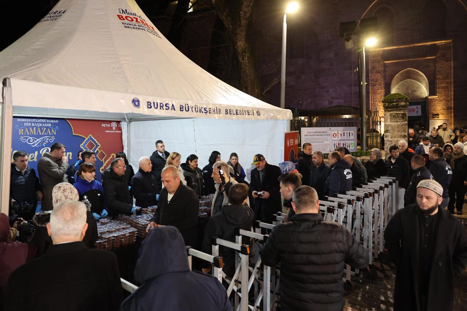 Ulu Cami'de Ramazan'a tatlı başlangıç