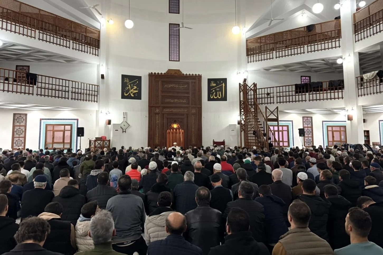 İnegöl’de ilk teravih gecesi manevi atmosferle yaşandı