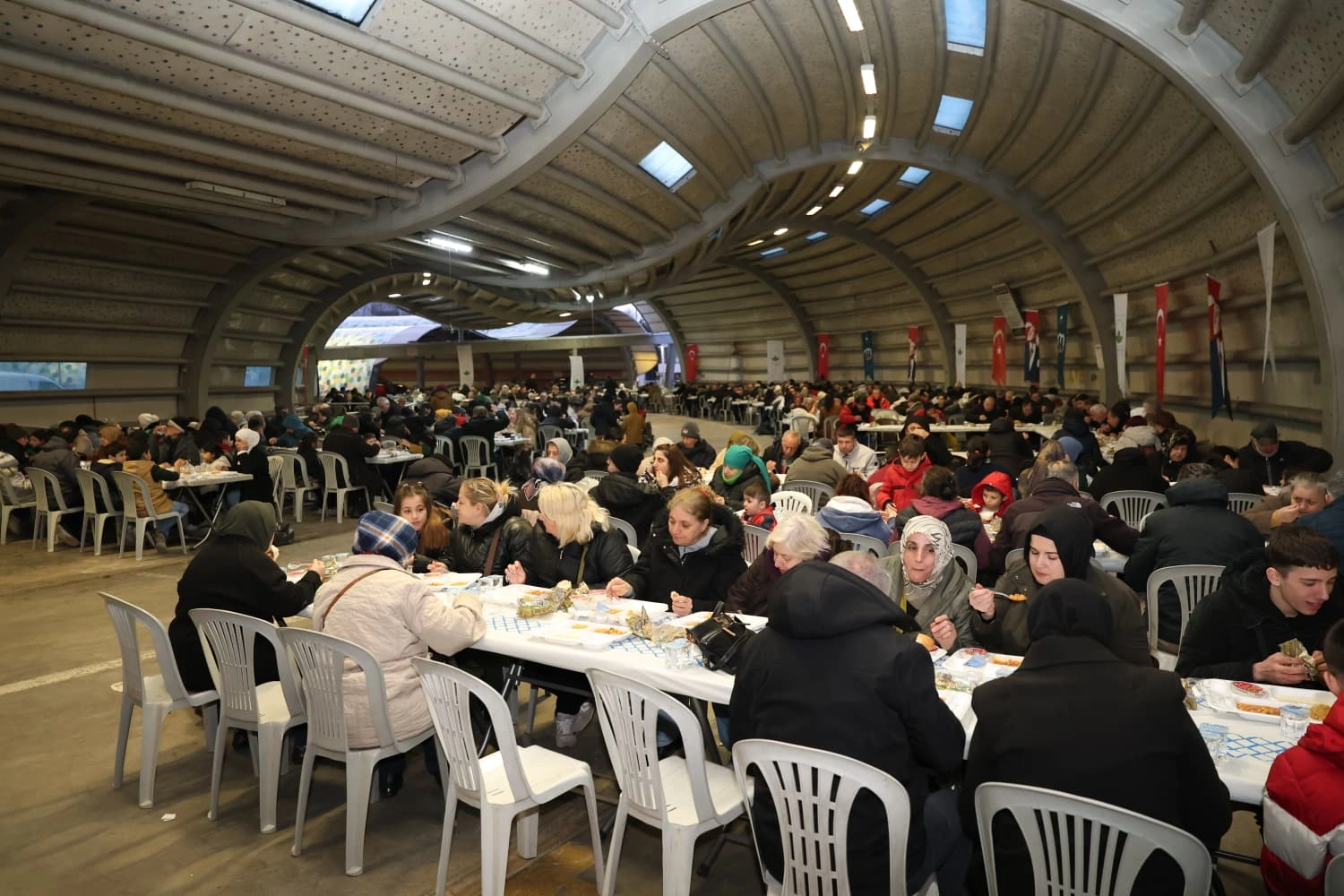 Osmangazi’de ramazan sofraları binlerce vatandaşı buluşturuyor