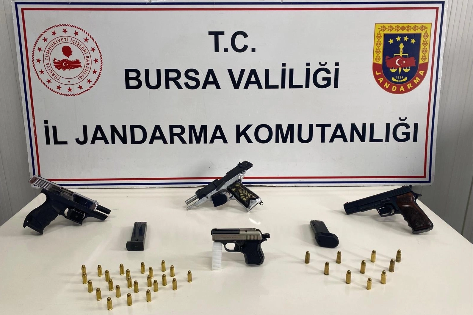 İnegöl’de ruhsatsız silah operasyonu