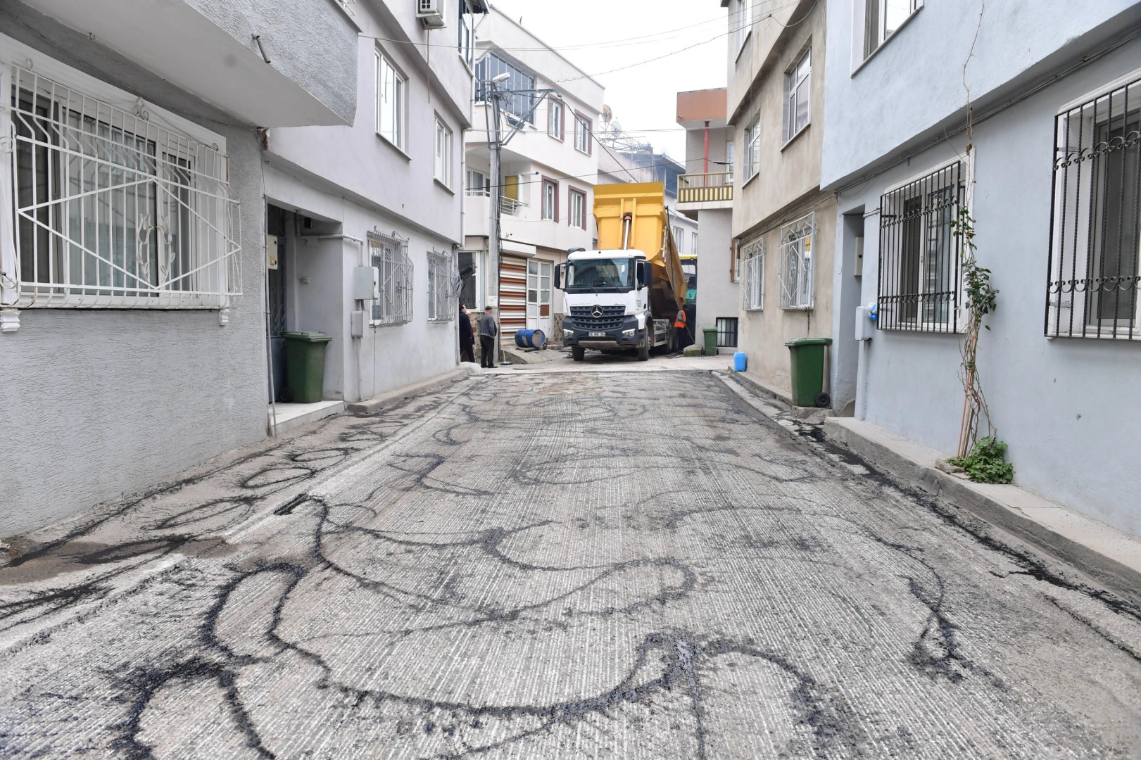 Osmangazi’de sokaklardaki yollar yenileniyor