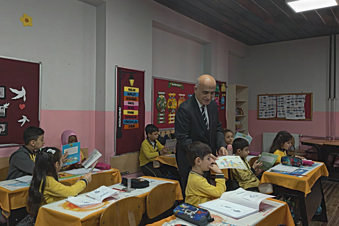Gemlik'te Kaymakam Canbaba öğrencilerle buluştu