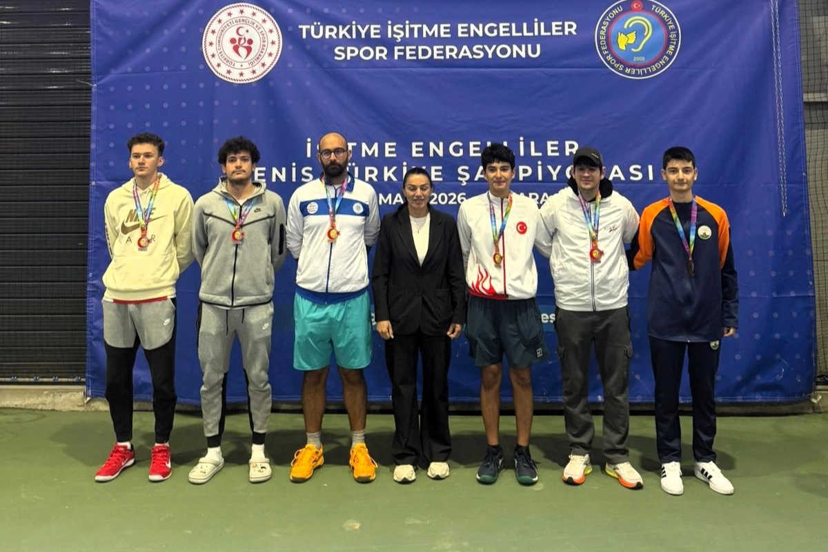 Osmangazi’nin şampiyon raketlerinden büyük başarı
