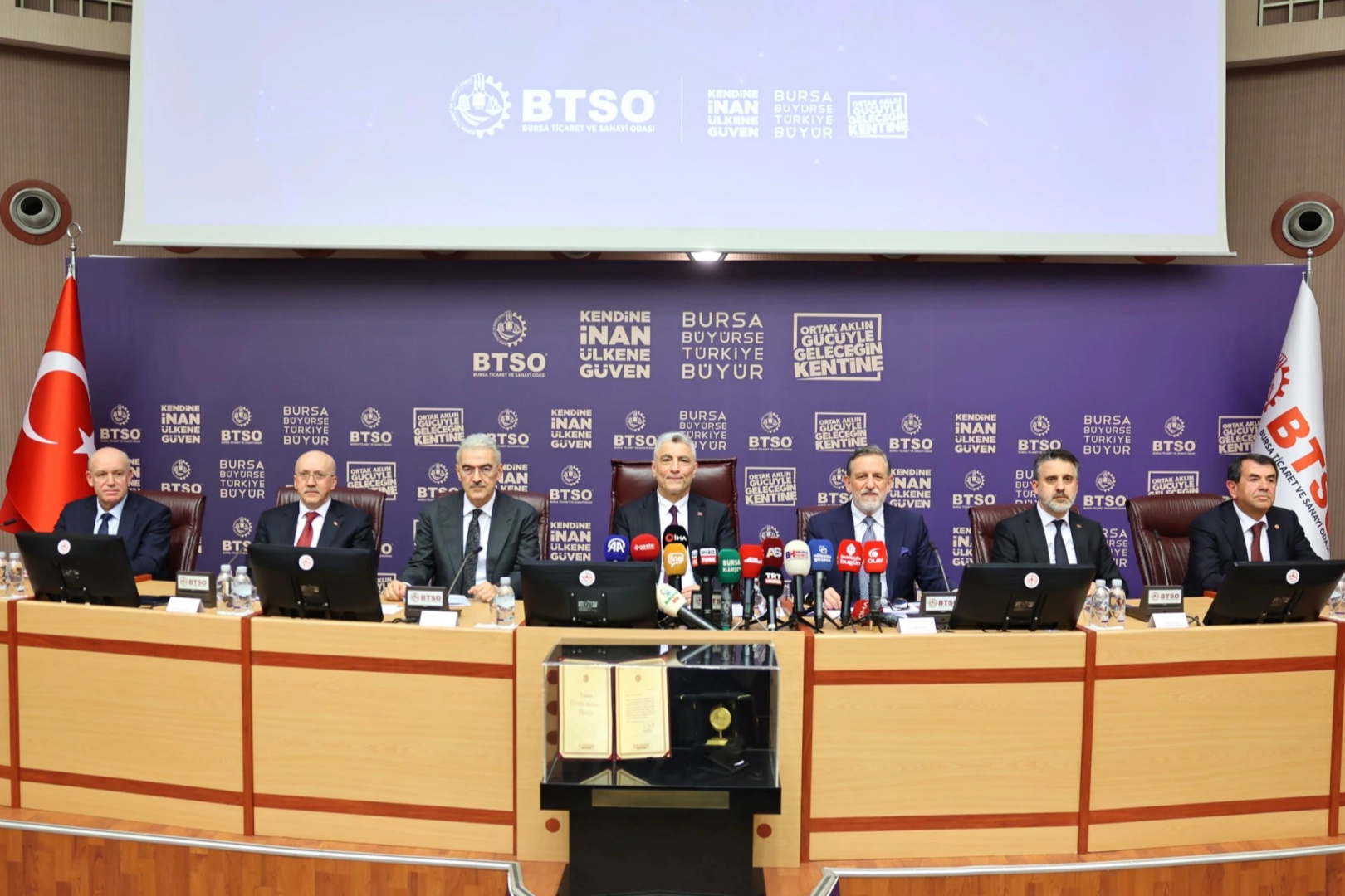 Bakan Bolat Bursa’da ekonomi mesajı verdi
