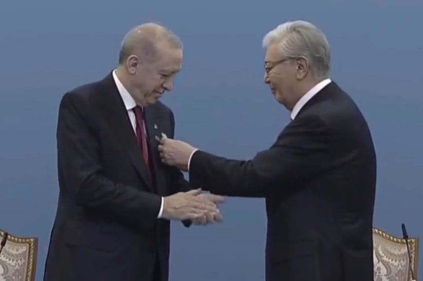 Erdoğan’a Kazakistan’da devlet nişanı takdim edildi