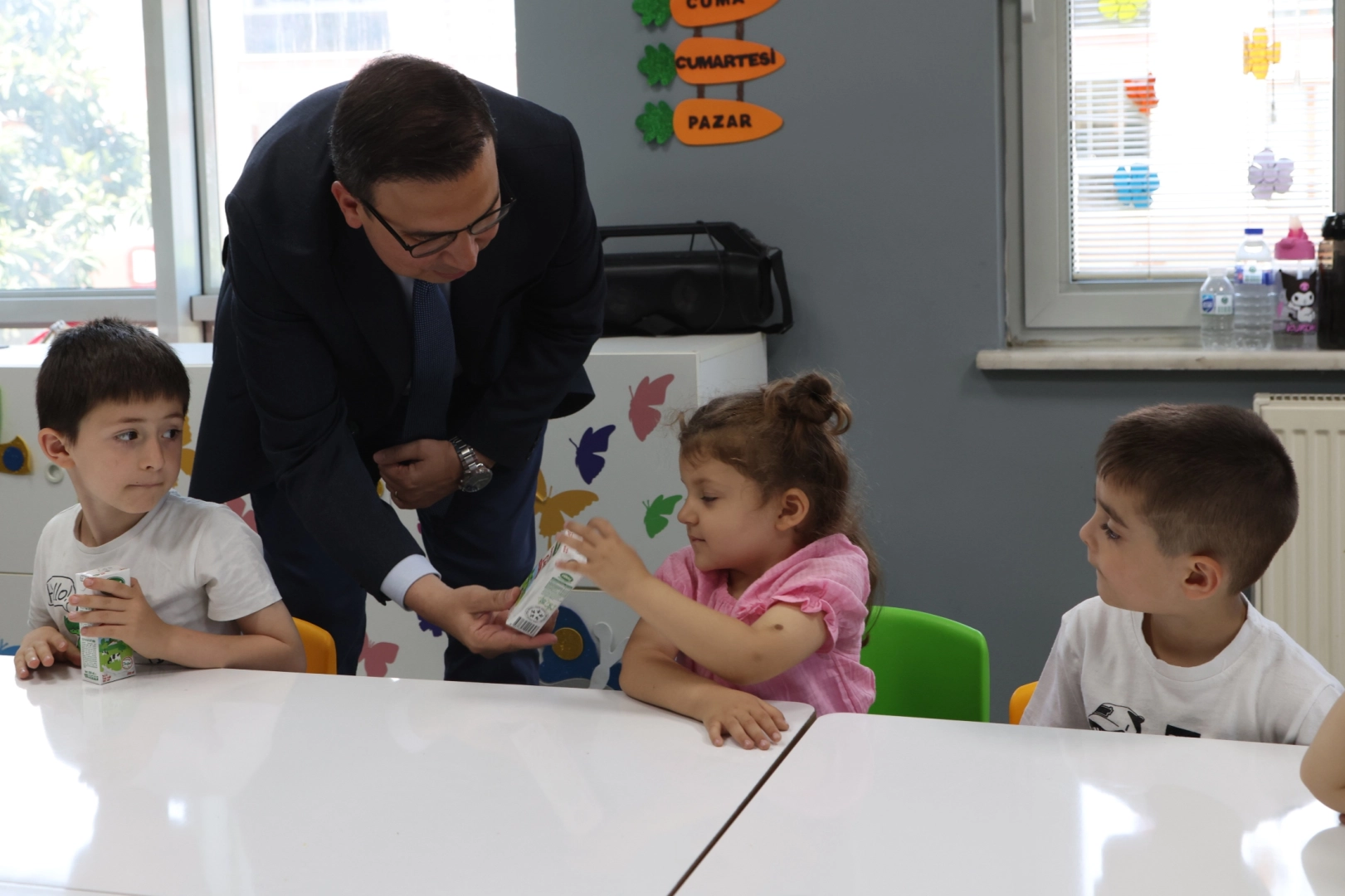 Nilüfer Belediyesi çocukların süt tüketimini destekliyor