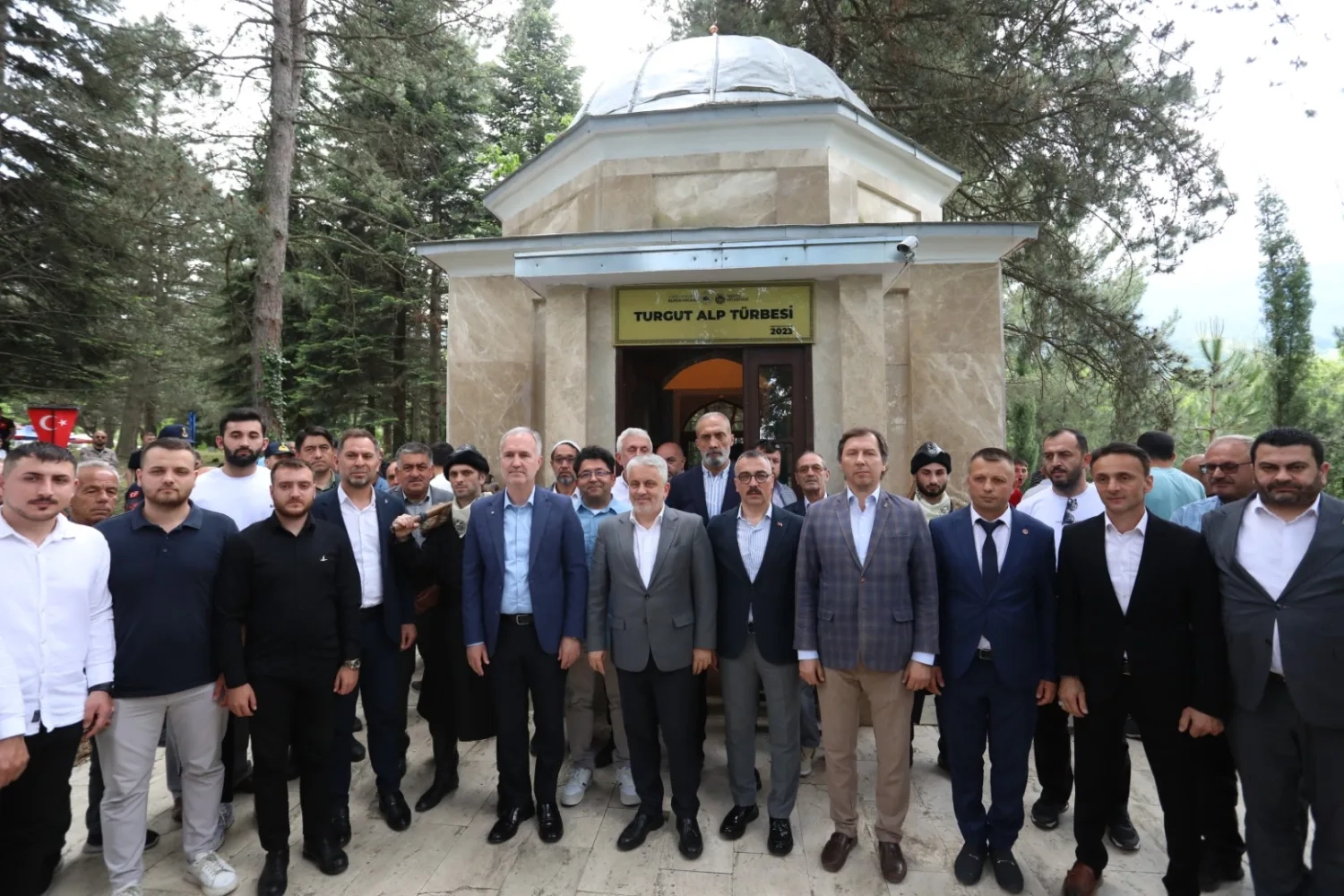 İnegöl'de Turgut Alp kabri başında anıldı