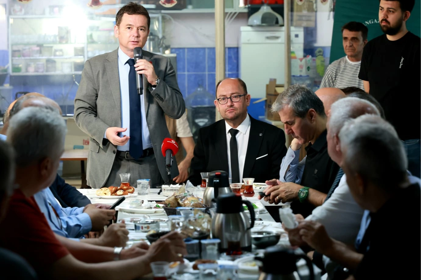 Osmangazi'de Başkan Aydın’dan ayakkabıcı esnafına yeni yer müjdesi