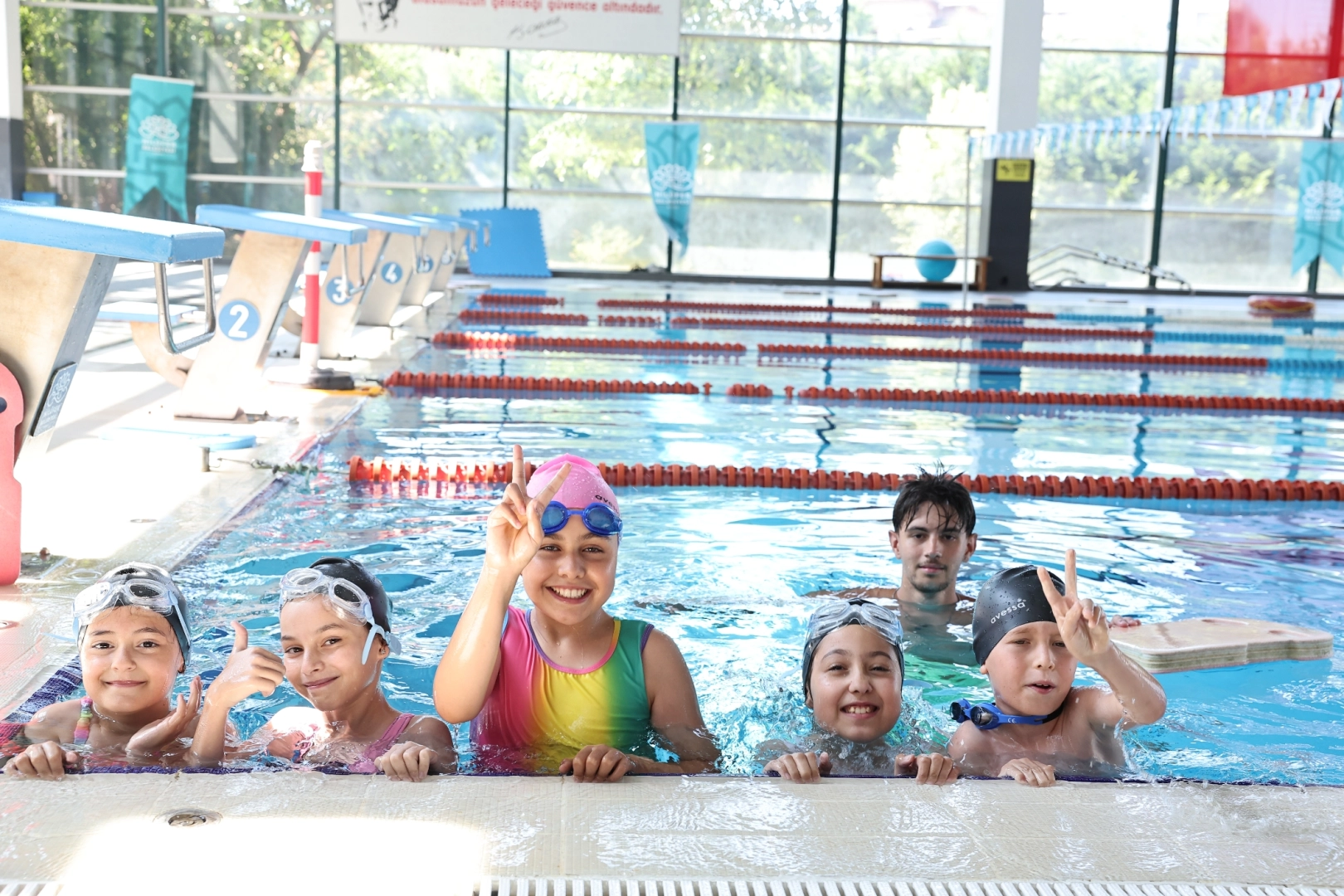 Nilüfer’in kırsal çocukları yüzme öğreniyor