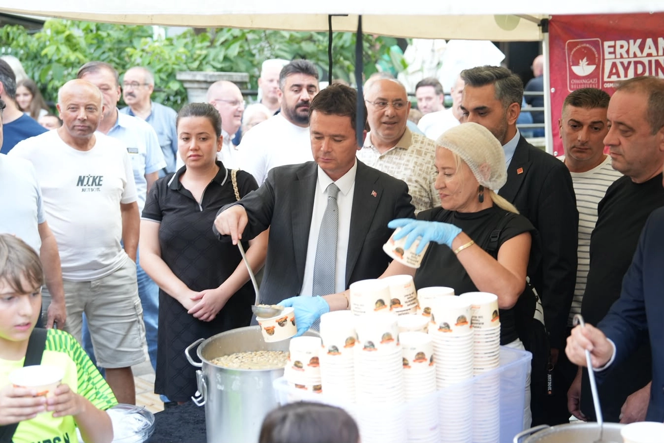 Osmangazi'den aşure bereketi Küplüpınar'da paylaşıldı