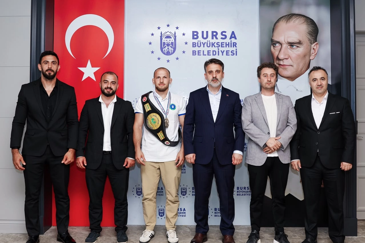 Bursa’nın milli güreşçisinden dünya şampiyonluğu