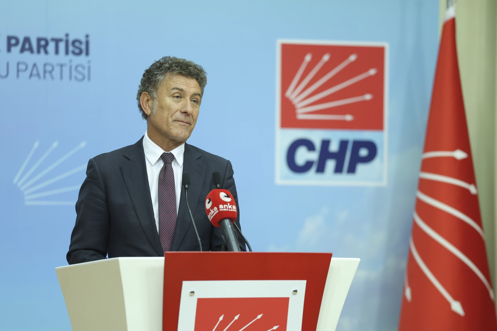 CHP'li Orhan Sarıbal: Çiftçi üreterek perişan hale geldi