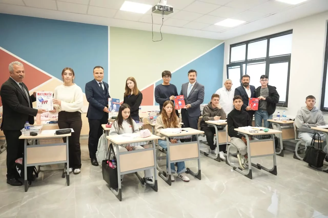 Yenişehir'de üniversite hazırlığa 3 bin kitap desteği