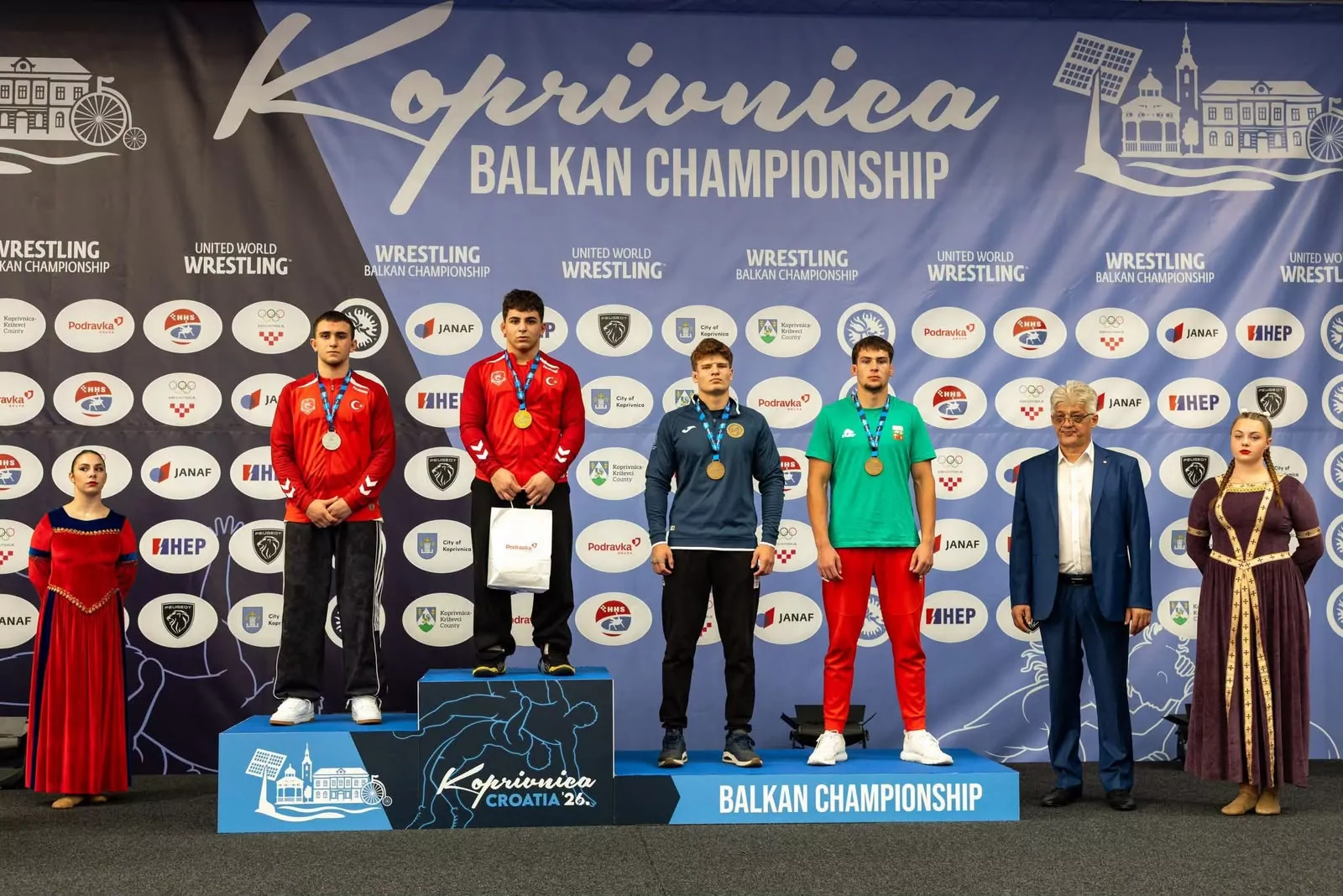Yıldırımlı güreşçiler Balkan Şampiyonası’nda kürsüyü bırakmadı