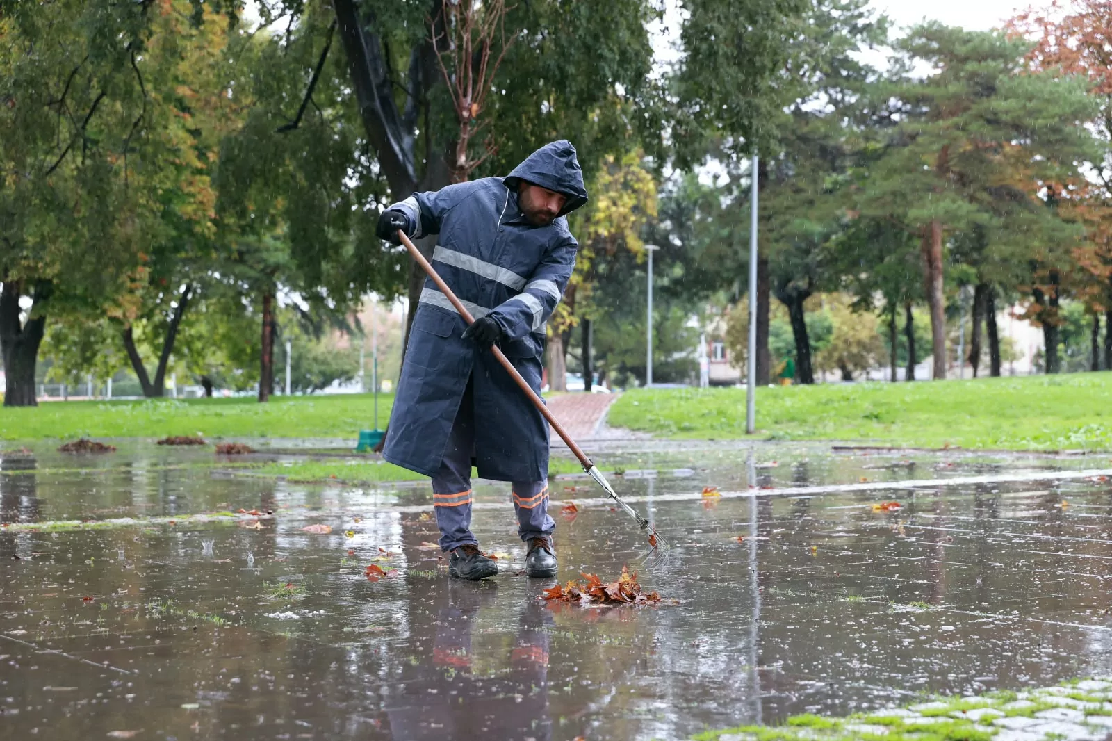Osmangazi’de park ve yeşil alanlarda yoğun mesai
